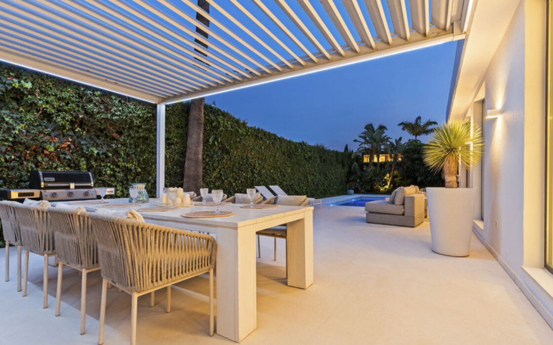 Современная вилла с террасой в Новой Андалусии, 391 кв.м.