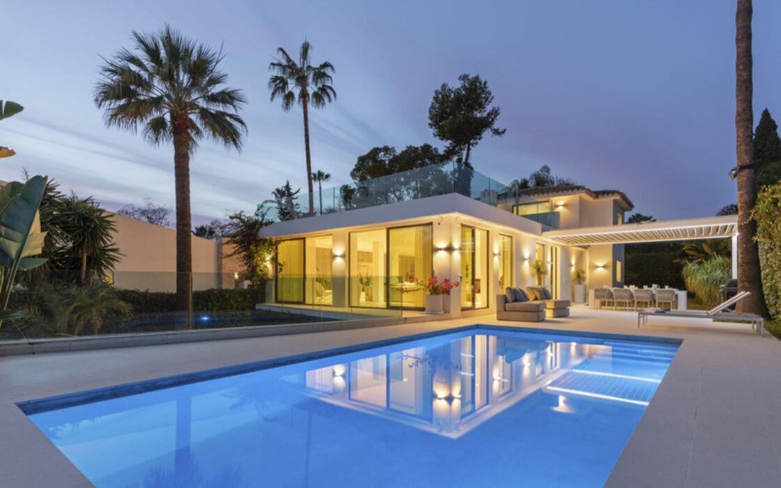 Современная вилла с террасой в Новой Андалусии, 391 кв.м.