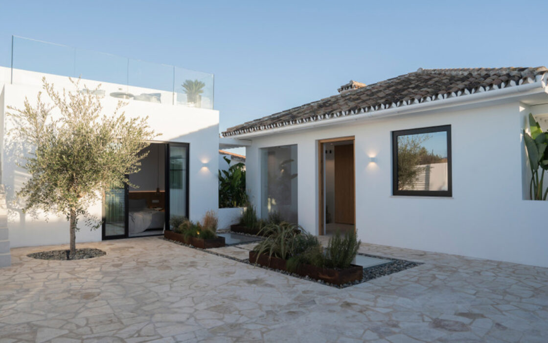 Вілла 6+5 кімнат у Новій Андалусії з терасою біля моря 260 кв.м