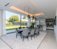 Вілла 475 кв.м з видом на море в Марбельє Есте