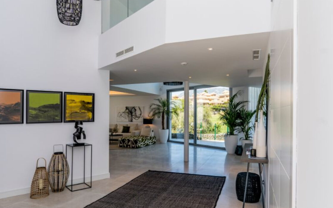 Вілла 475 кв.м з видом на море в Марбельє Есте