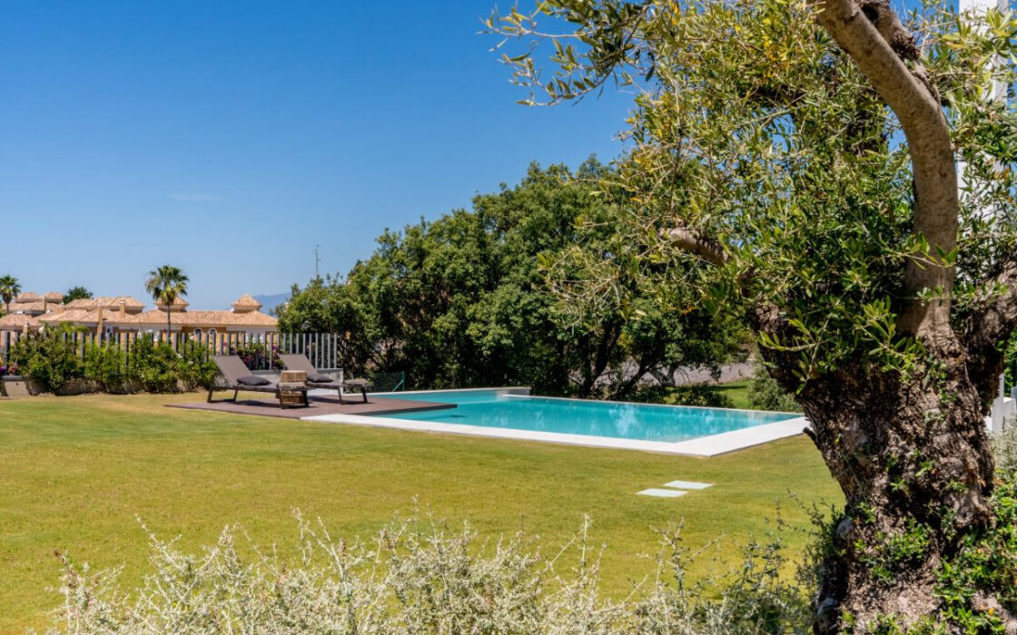 Вілла 475 кв.м з видом на море в Марбельє Есте