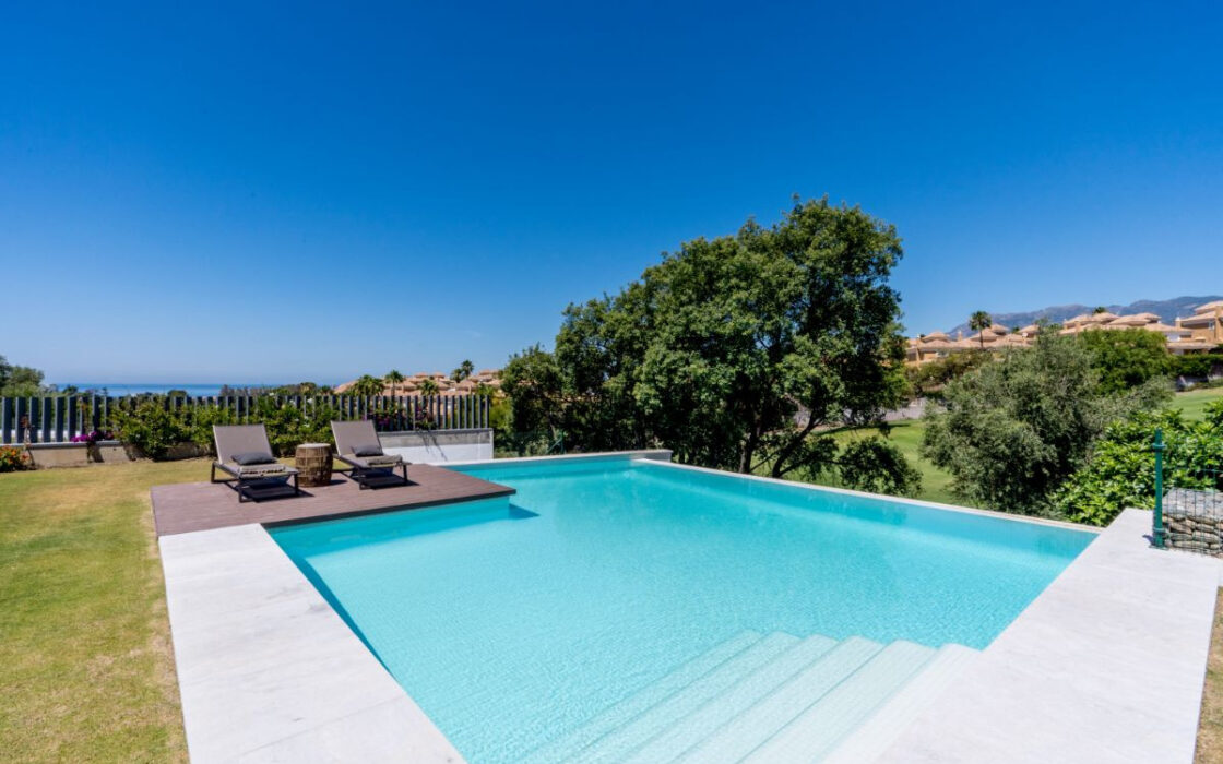 Вілла 475 кв.м з видом на море в Марбельє Есте