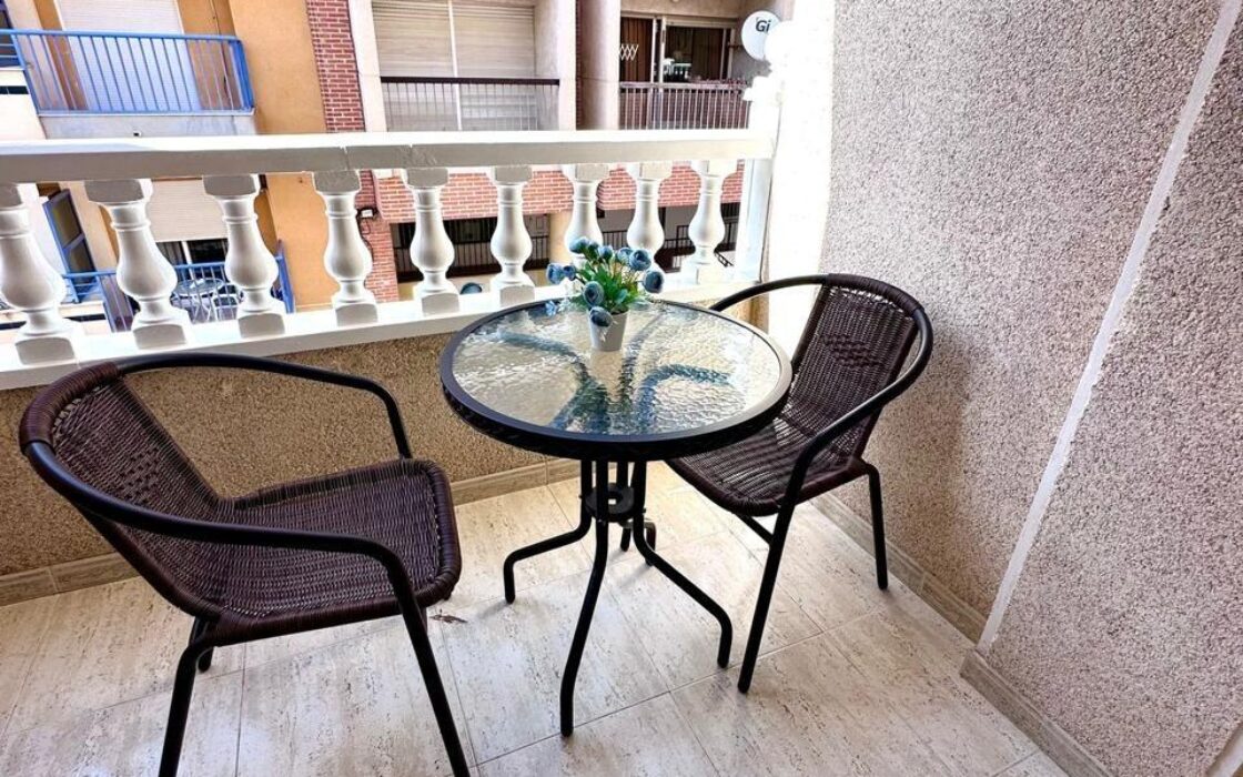 Апартаменты в Торревьехе 64 кв.м, 300 м до моря