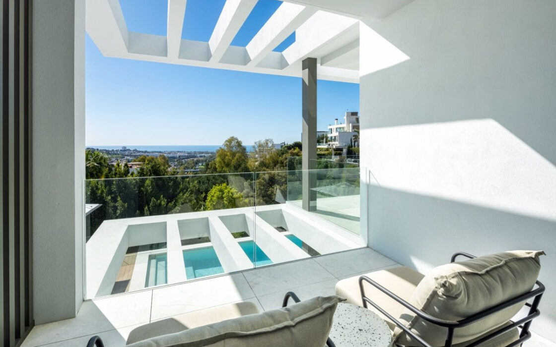 Вілла з терасою в Ла-Кінте, 678 кв.м, сучасний стиль