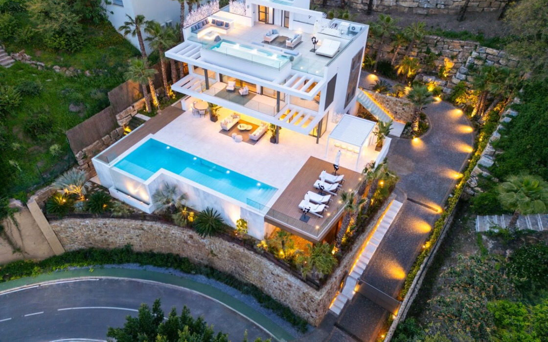 Вілла з терасою в Ла-Кінте, 678 кв.м, сучасний стиль