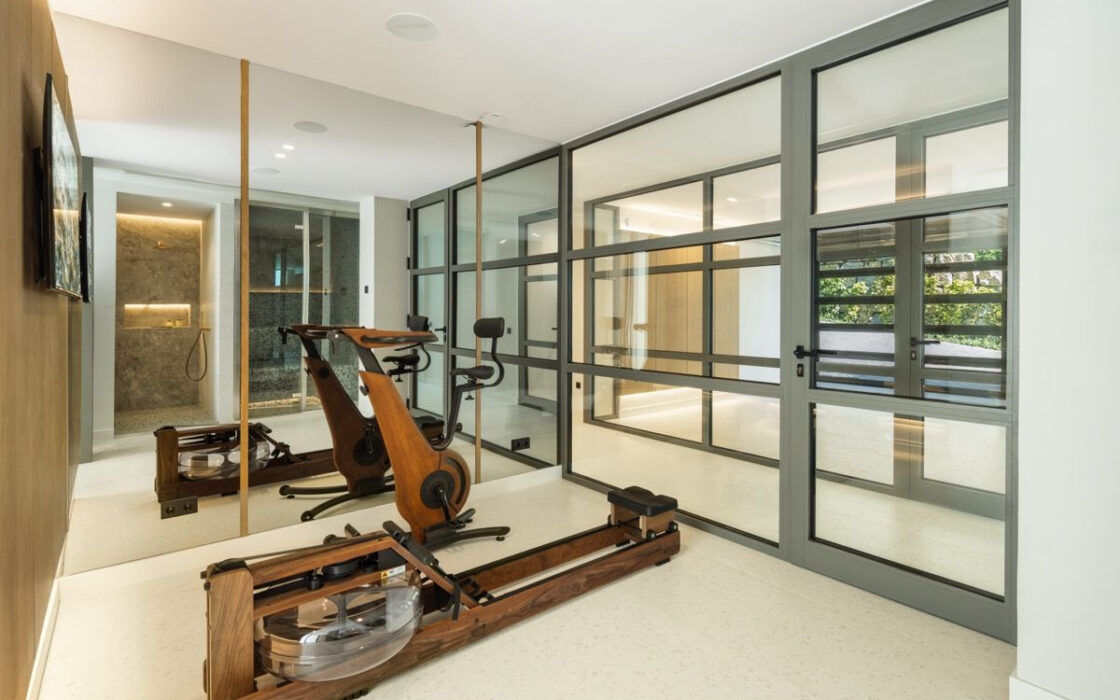 Вілла з терасою в Ла-Кінте, 678 кв.м, сучасний стиль