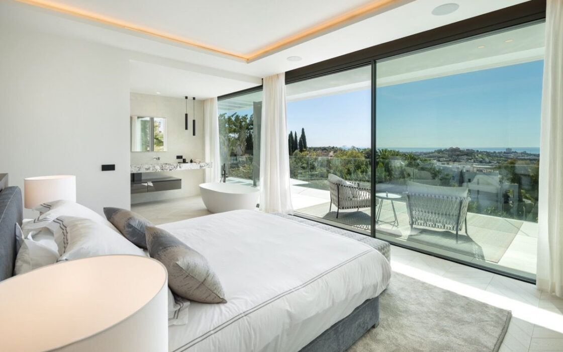 Вілла з терасою в Ла-Кінте, 678 кв.м, сучасний стиль