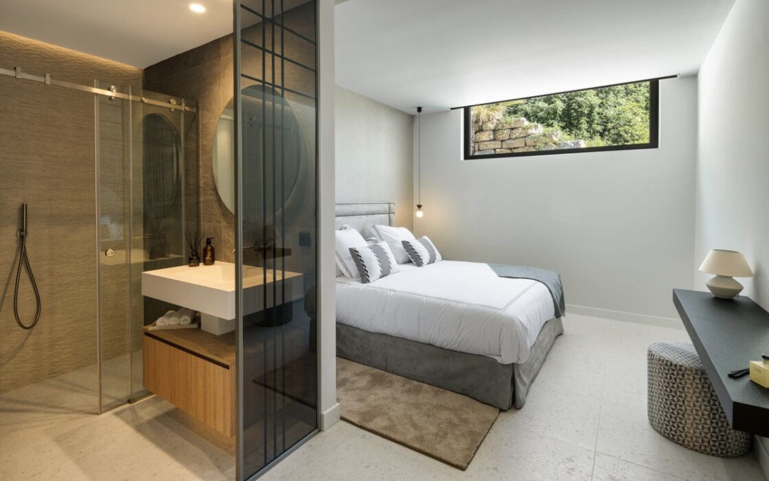 Вілла з терасою в Ла-Кінте, 678 кв.м, сучасний стиль