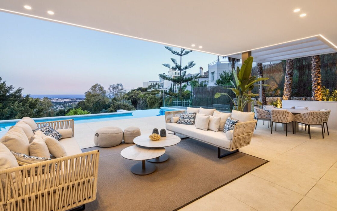 Вілла з терасою в Ла-Кінте, 678 кв.м, сучасний стиль