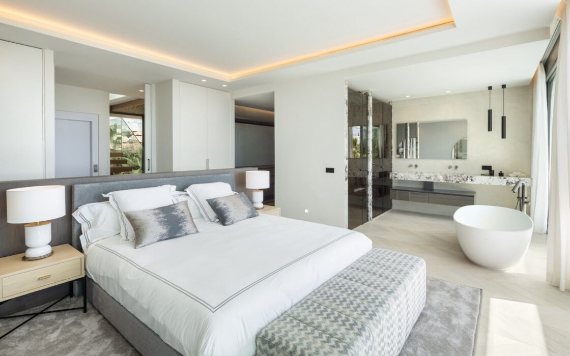 Вілла з терасою в Ла-Кінте, 678 кв.м, сучасний стиль