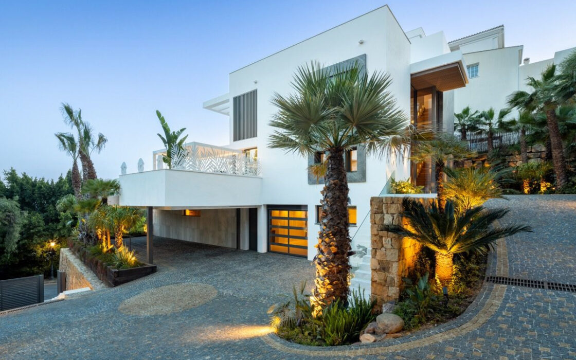 Вілла з терасою в Ла-Кінте, 678 кв.м, сучасний стиль