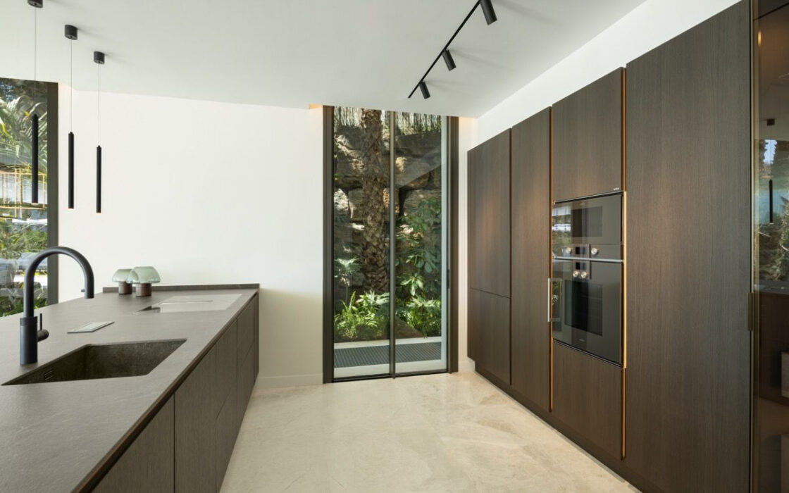 Вілла з терасою в Ла-Кінте, 678 кв.м, сучасний стиль