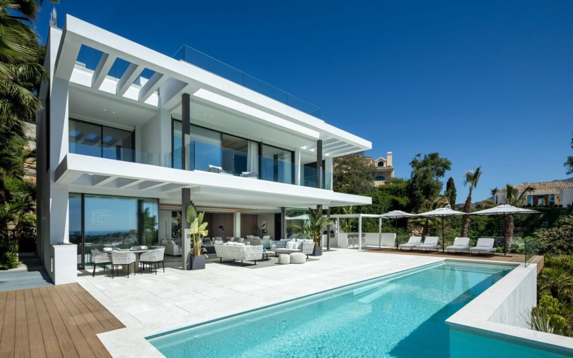 Вілла з терасою в Ла-Кінте, 678 кв.м, сучасний стиль