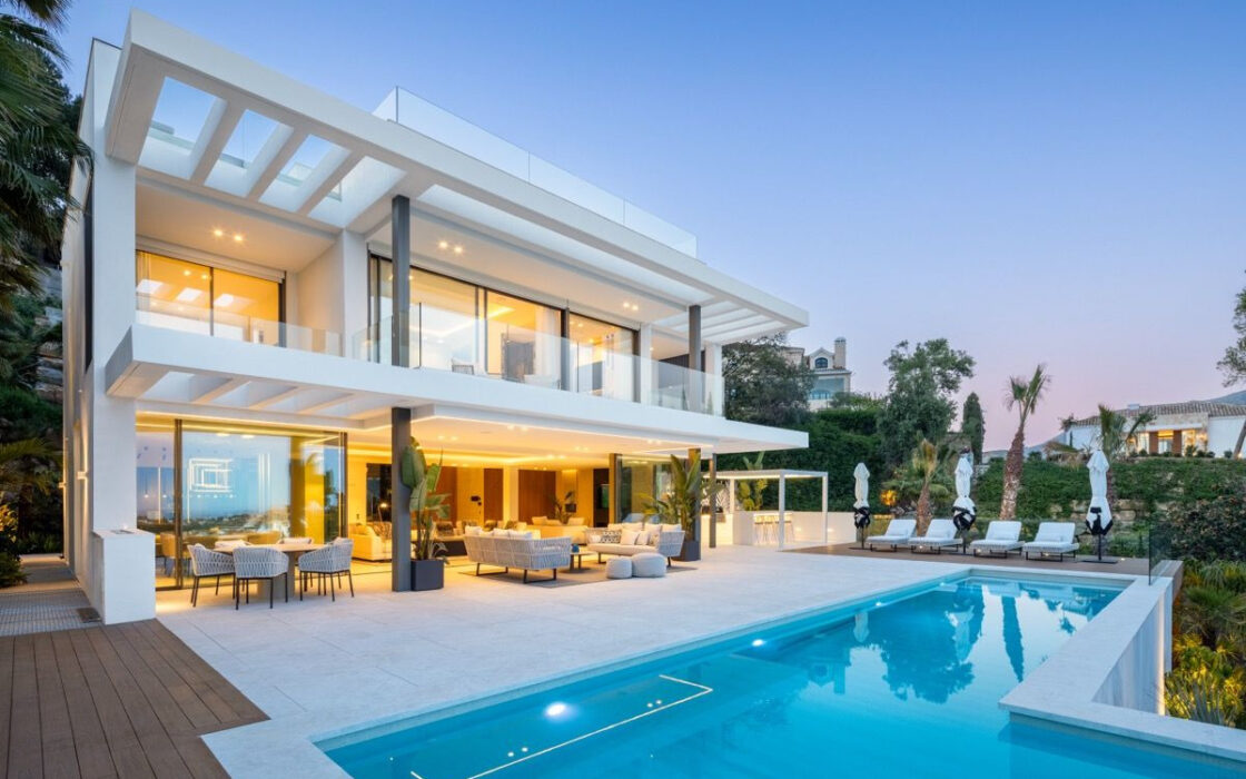 Вілла з терасою в Ла-Кінте, 678 кв.м, сучасний стиль