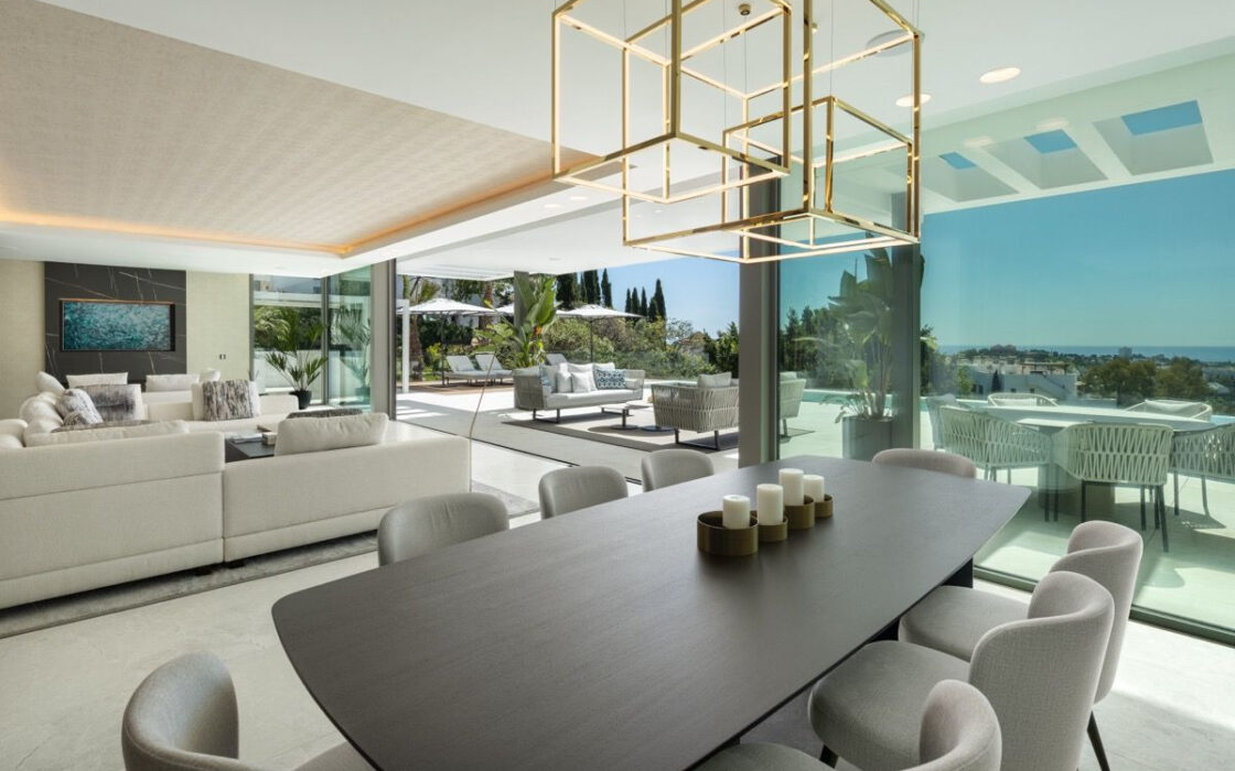 Вілла з терасою в Ла-Кінте, 678 кв.м, сучасний стиль