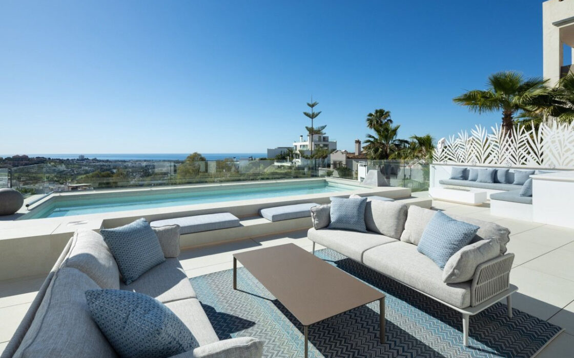 Вілла з терасою в Ла-Кінте, 678 кв.м, сучасний стиль