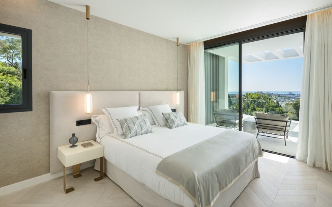 Вілла з терасою в Ла-Кінте, 678 кв.м, сучасний стиль