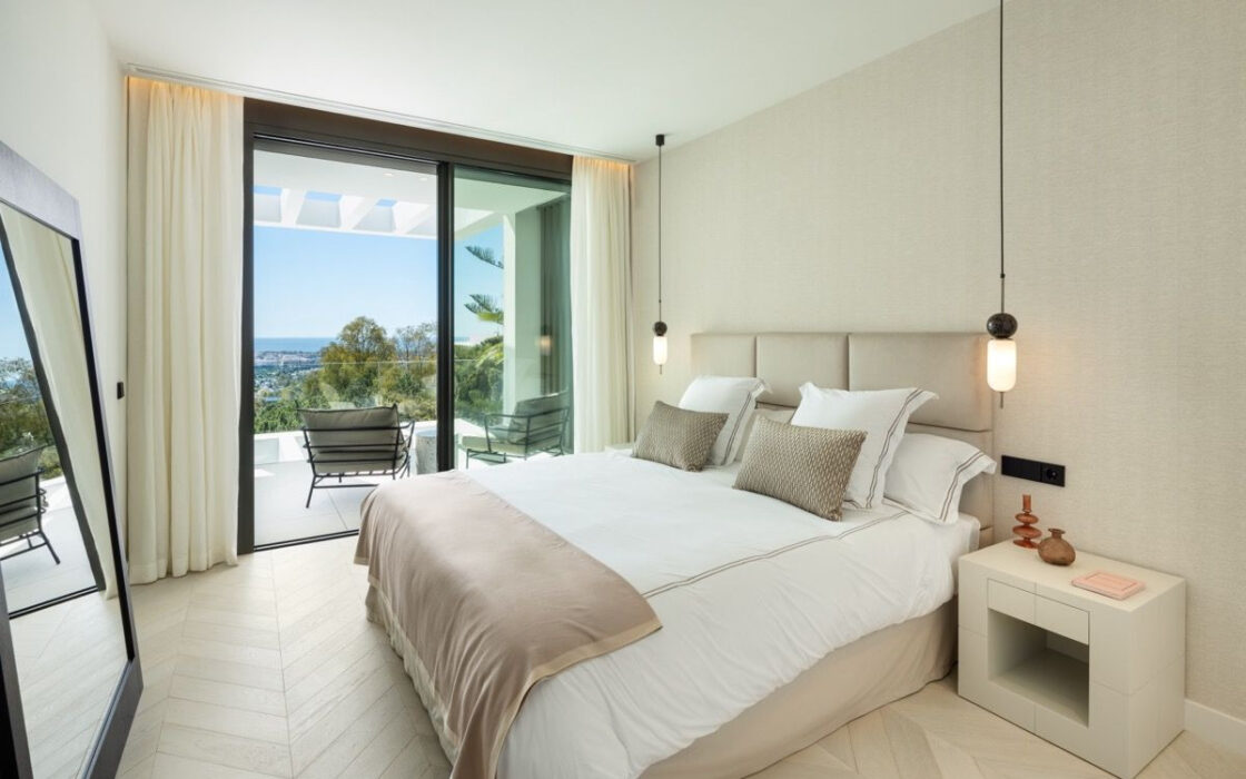 Вілла з терасою в Ла-Кінте, 678 кв.м, сучасний стиль