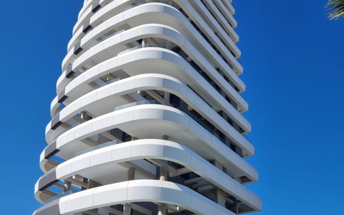 Нова квартира в Кальпе 204 кв.м з терасою біля моря