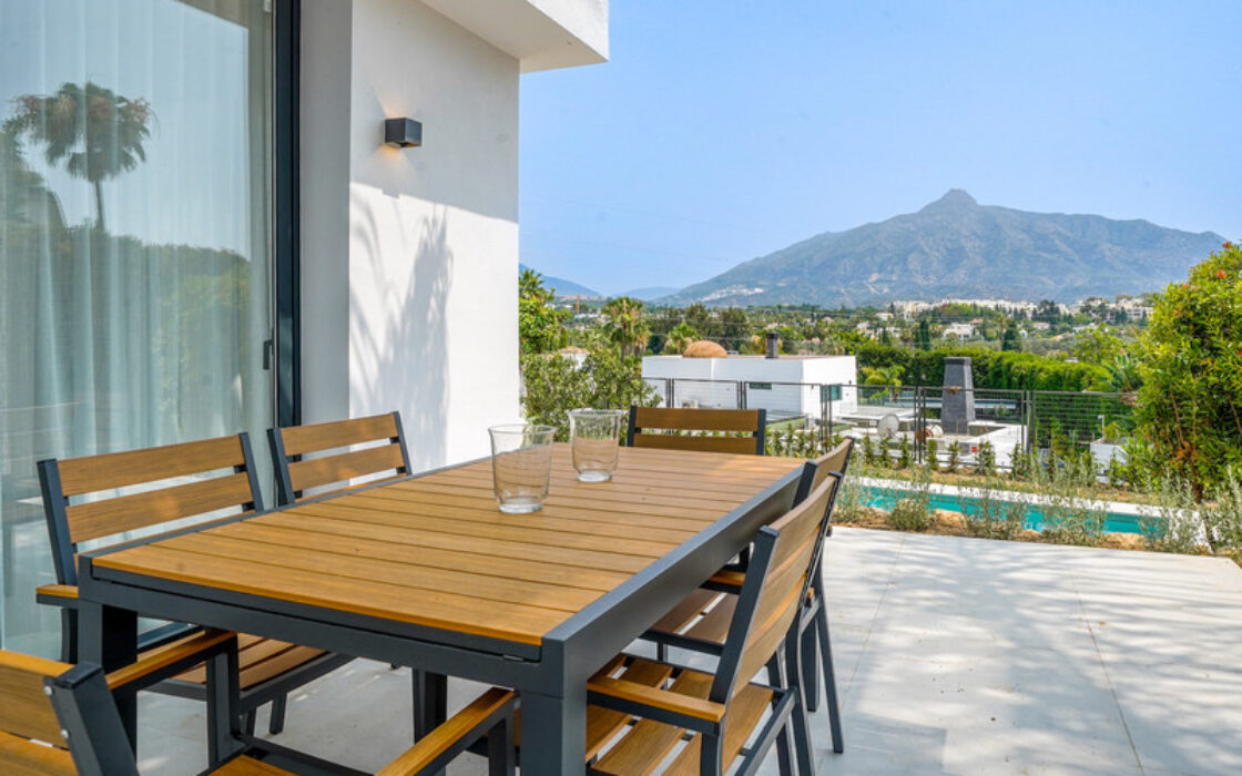 Вилла с террасой в Новой Андалусии, 425 кв.м, современный стиль