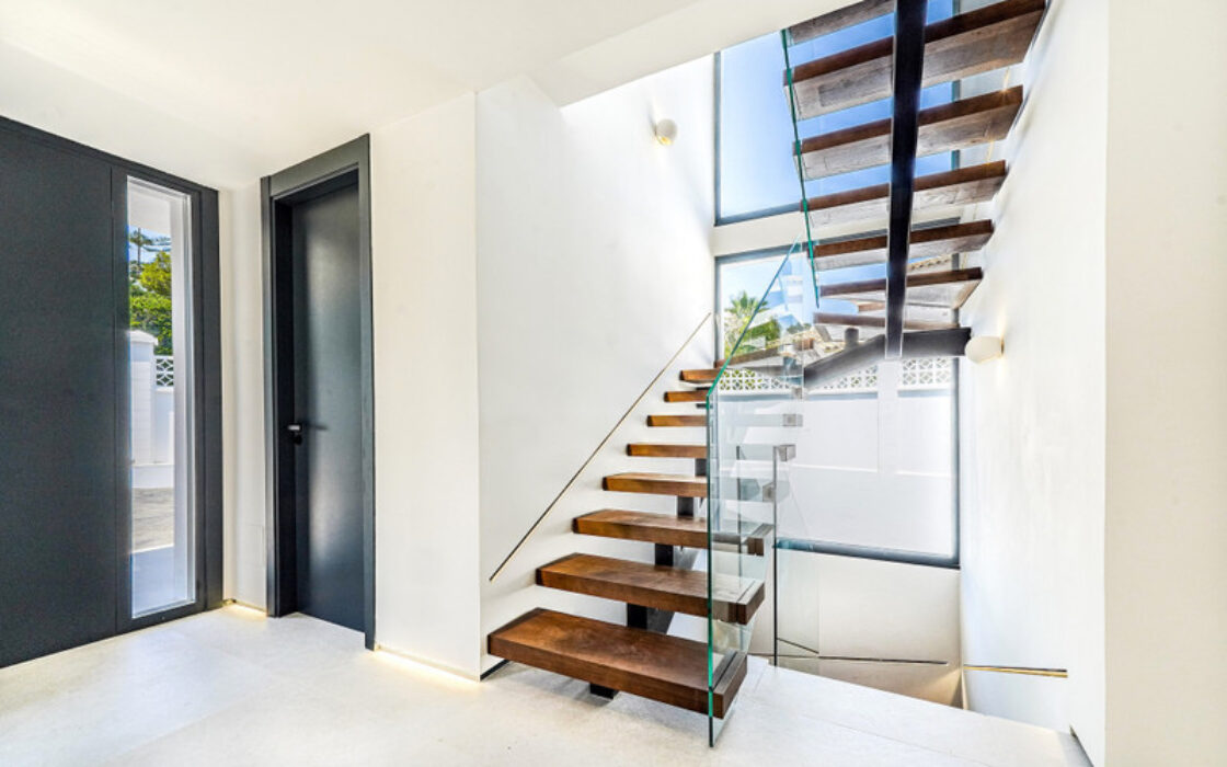 Вилла с террасой в Новой Андалусии, 425 кв.м, современный стиль