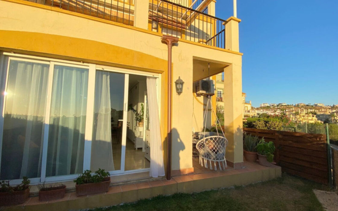 Квартира в Касаресе 80 кв.м з терасою та морським видом