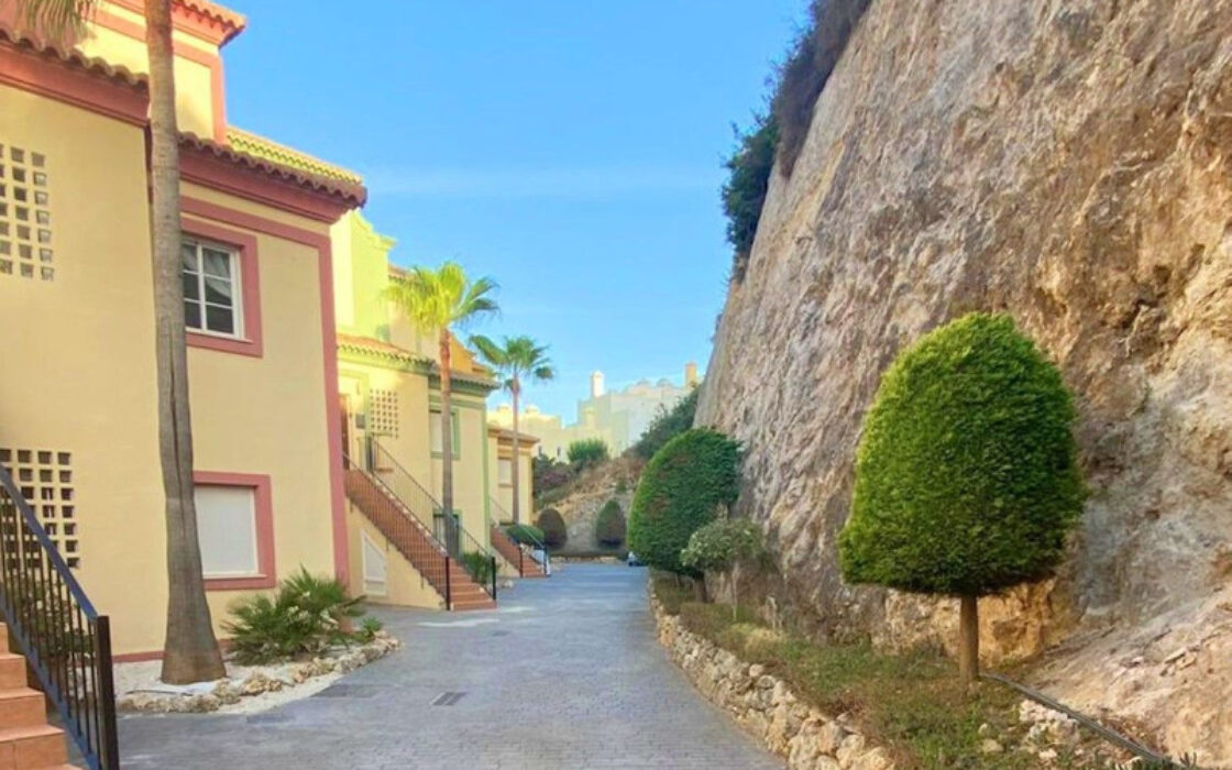 Квартира в Касаресе 80 кв.м з терасою та морським видом