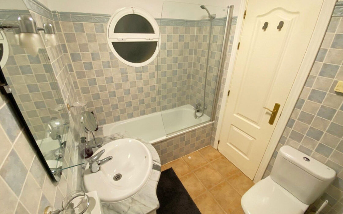 Квартира в Касаресе 80 кв.м з терасою та морським видом