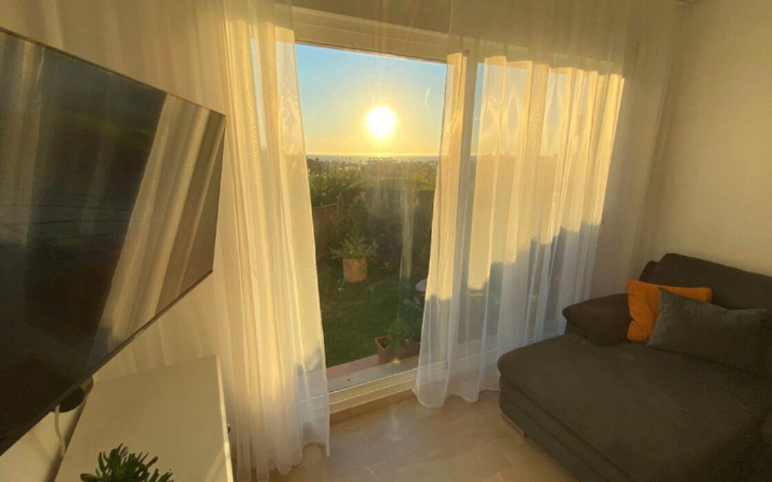 Квартира в Касаресе 80 кв.м з терасою та морським видом