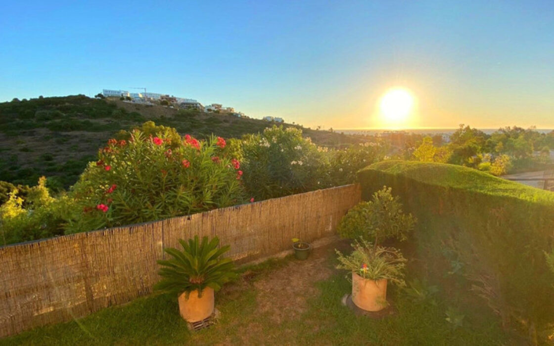 Квартира в Касаресе 80 кв.м з терасою та морським видом