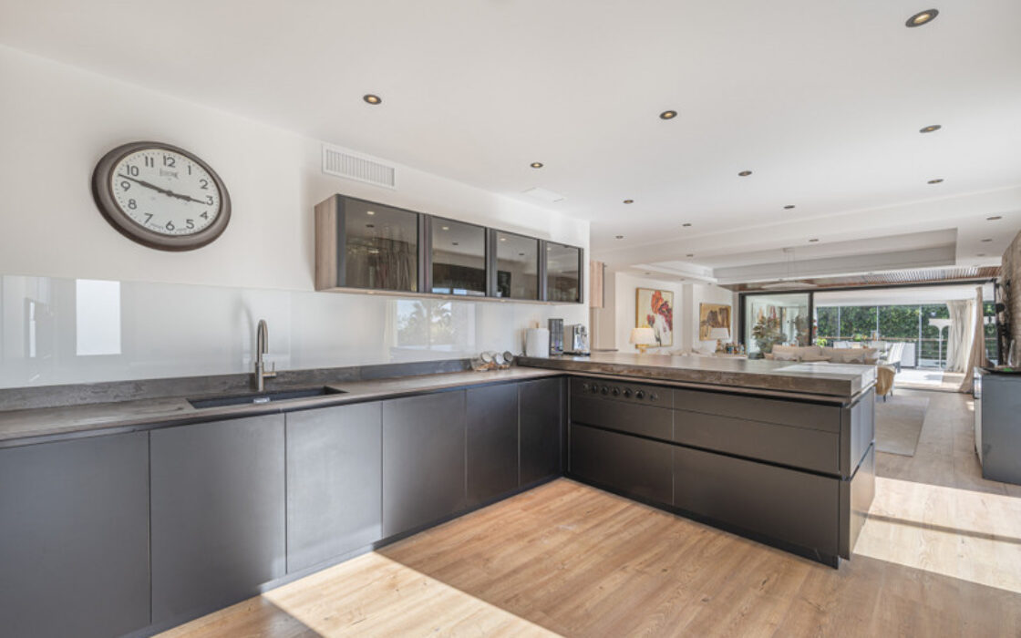 Исключительная вилла в Эль-Росарио 374 кв.м с террасой