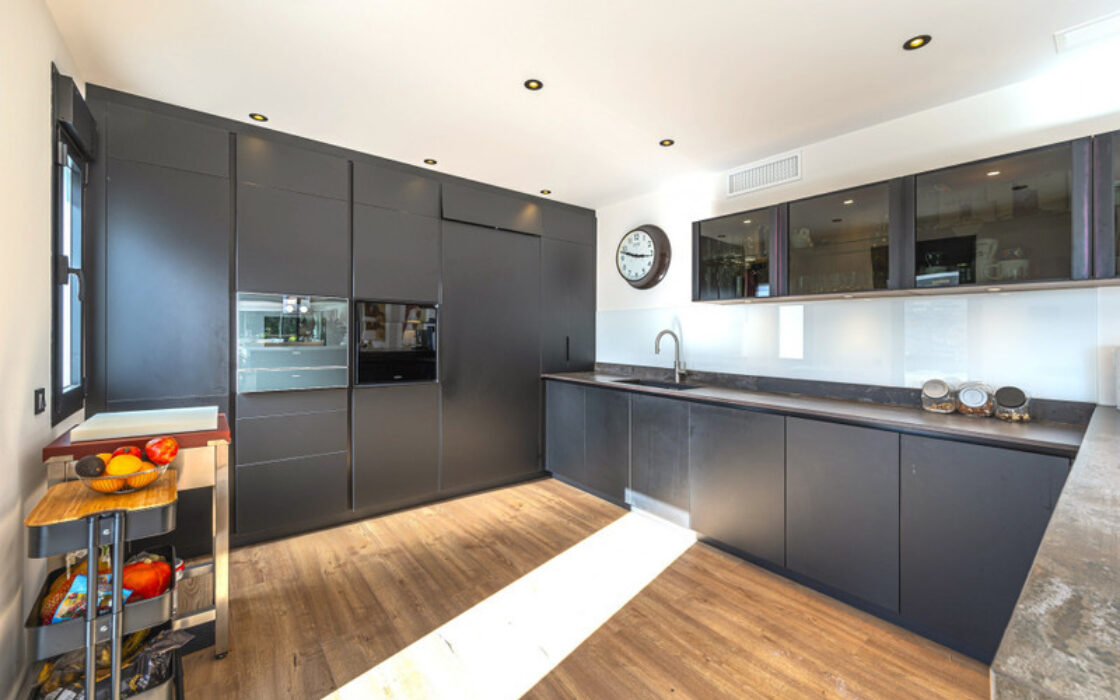 Исключительная вилла в Эль-Росарио 374 кв.м с террасой