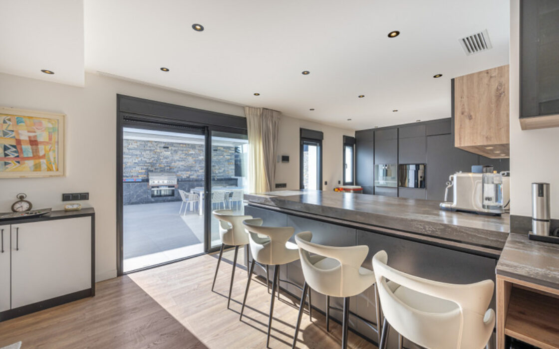 Исключительная вилла в Эль-Росарио 374 кв.м с террасой