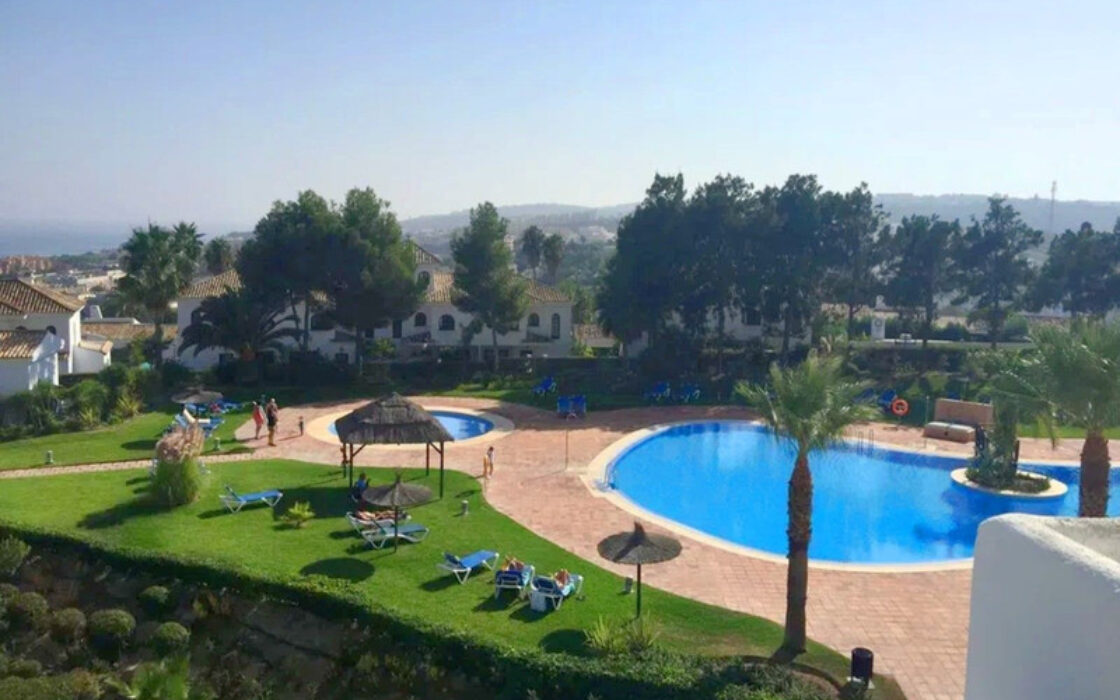 Ділянка в Ла-Дукезі з панорамним видом та великою терасою