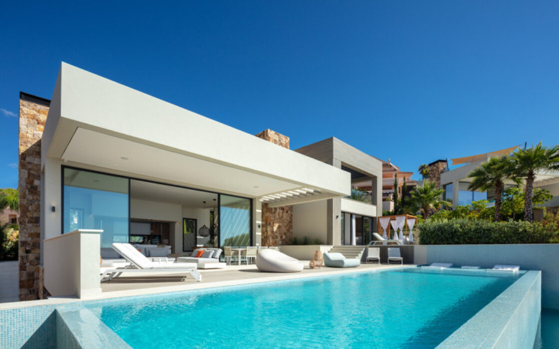 Роскошная вилла в Нуэва Андалусия, 592 кв.м, с террасой