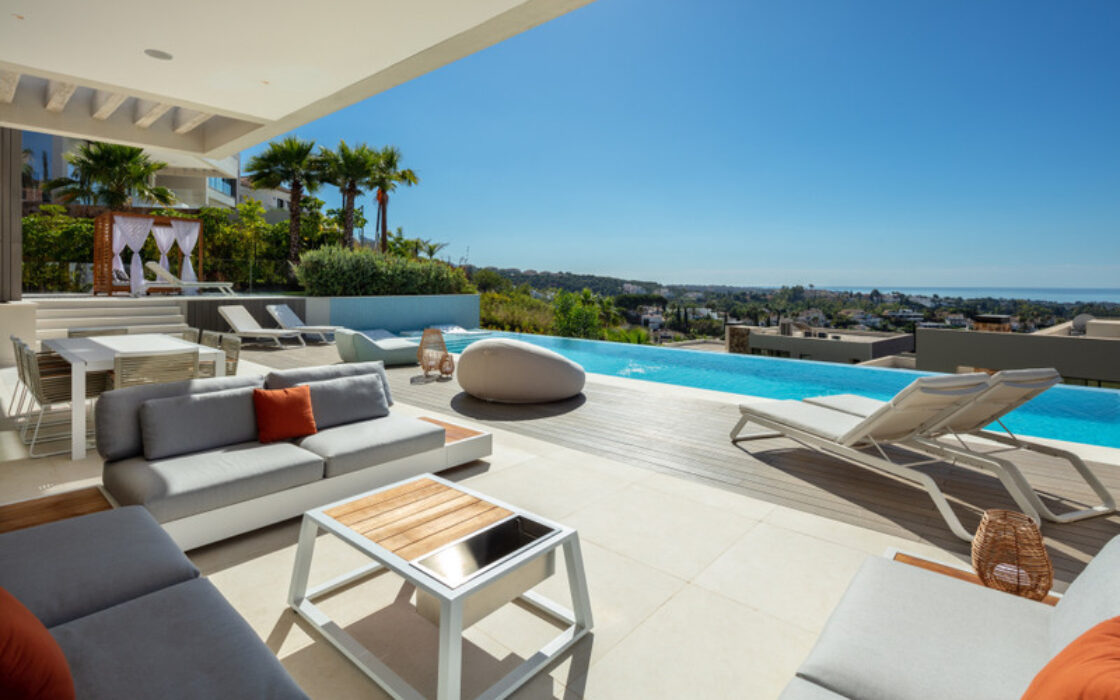 Роскошная вилла в Нуэва Андалусия, 592 кв.м, с террасой