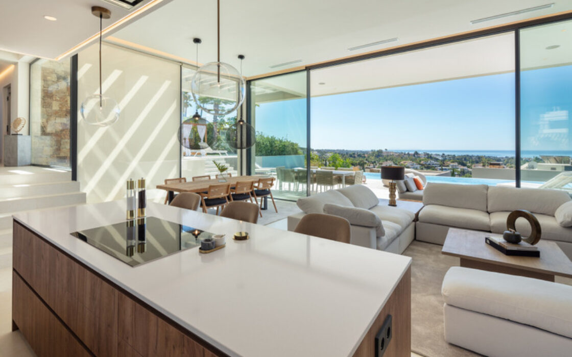 Роскошная вилла в Нуэва Андалусия, 592 кв.м, с террасой