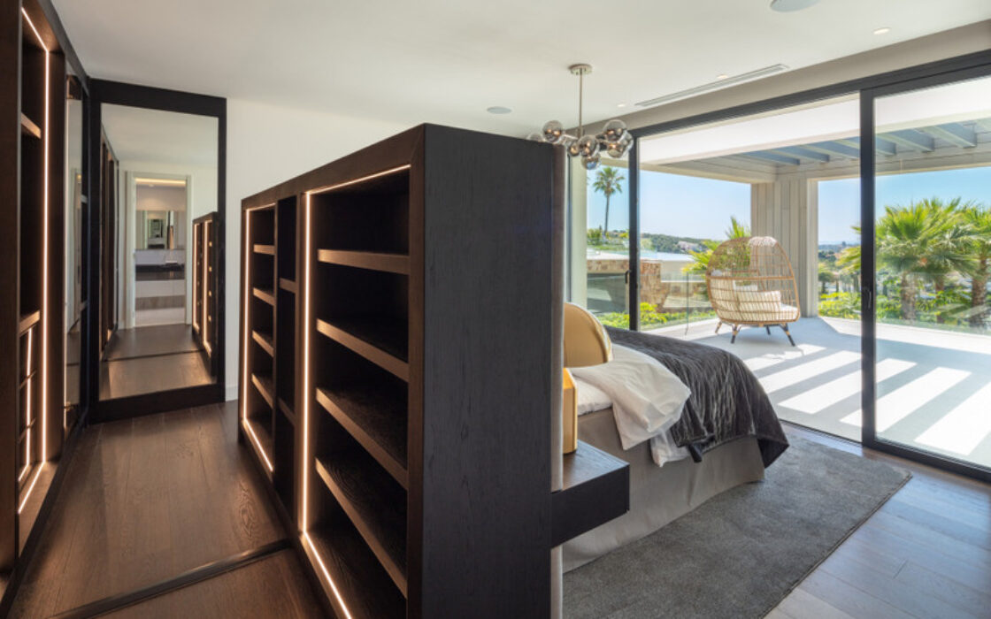 Роскошная вилла в Нуэва Андалусия, 592 кв.м, с террасой