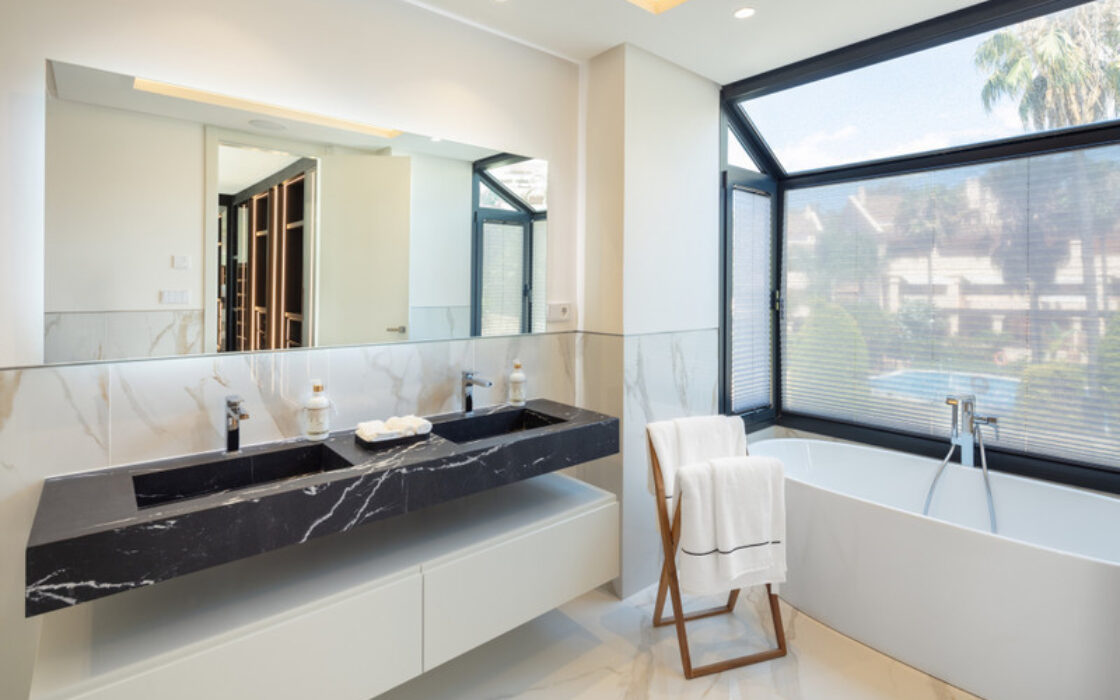 Роскошная вилла в Нуэва Андалусия, 592 кв.м, с террасой