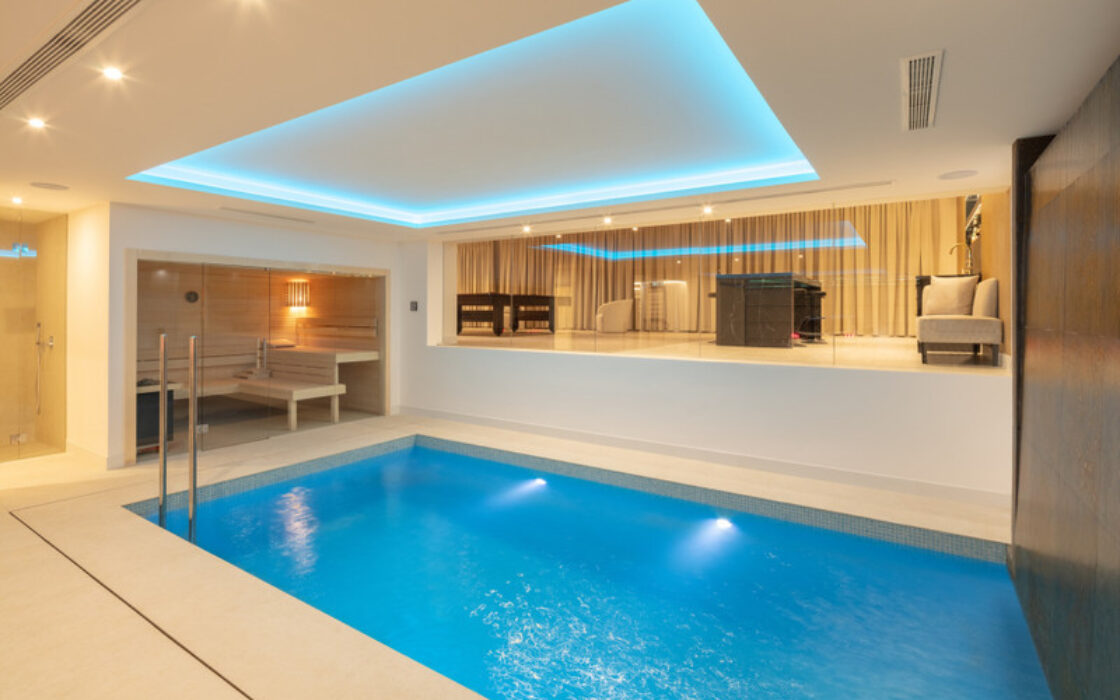 Роскошная вилла в Нуэва Андалусия, 592 кв.м, с террасой