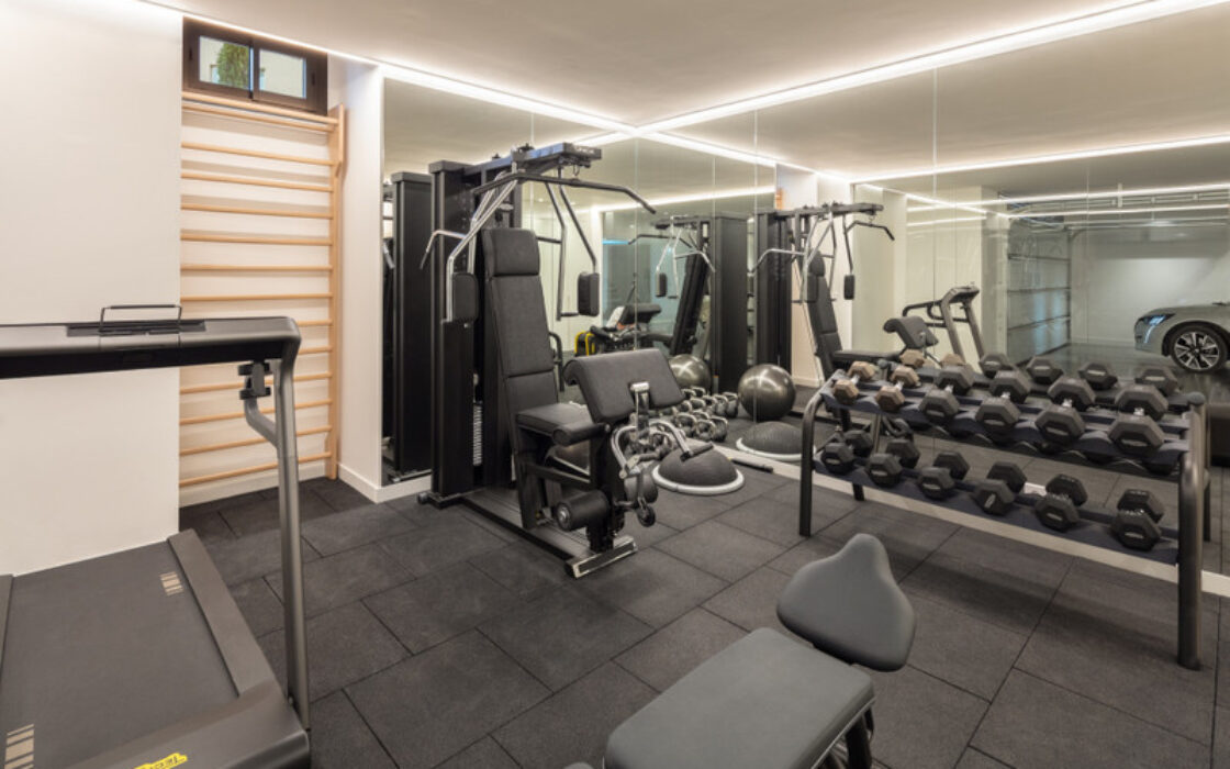 Роскошная вилла в Нуэва Андалусия, 592 кв.м, с террасой