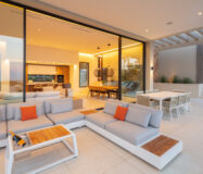 Роскошная вилла в Нуэва Андалусия, 592 кв.м, с террасой