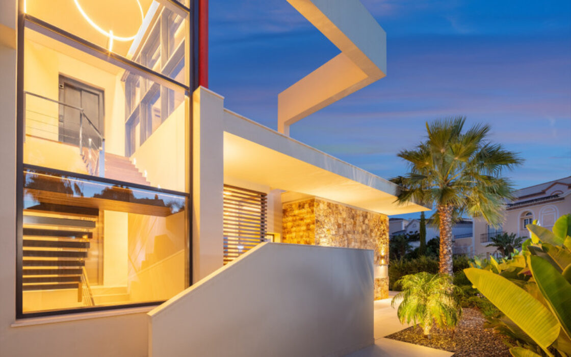 Роскошная вилла в Нуэва Андалусия, 592 кв.м, с террасой