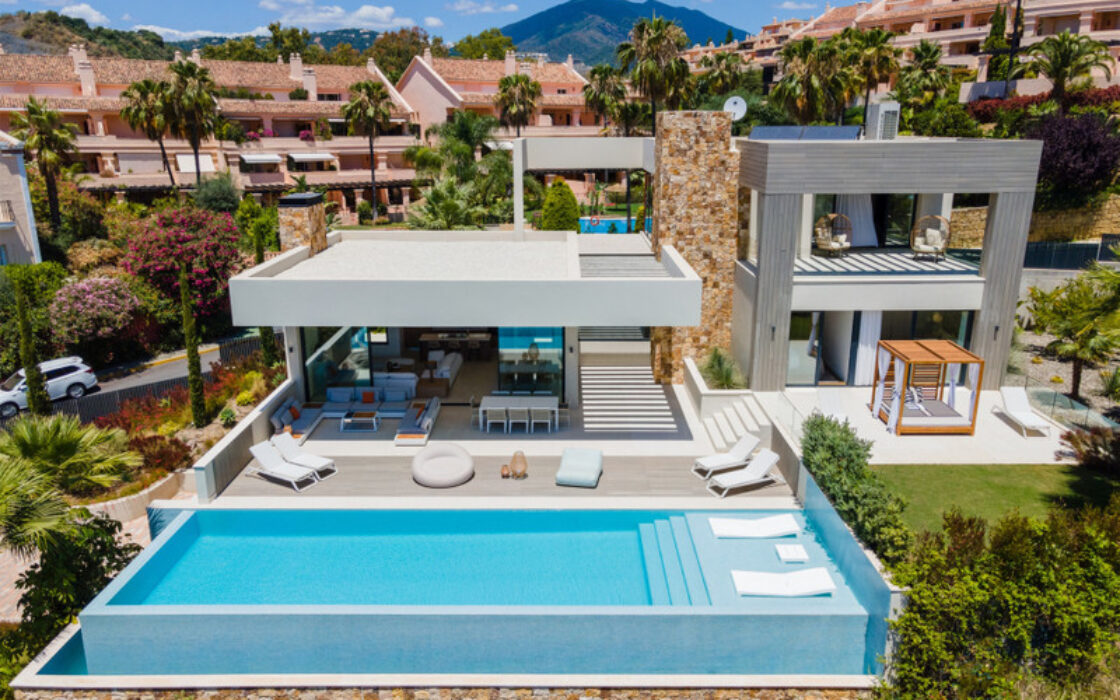 Роскошная вилла в Нуэва Андалусия, 592 кв.м, с террасой