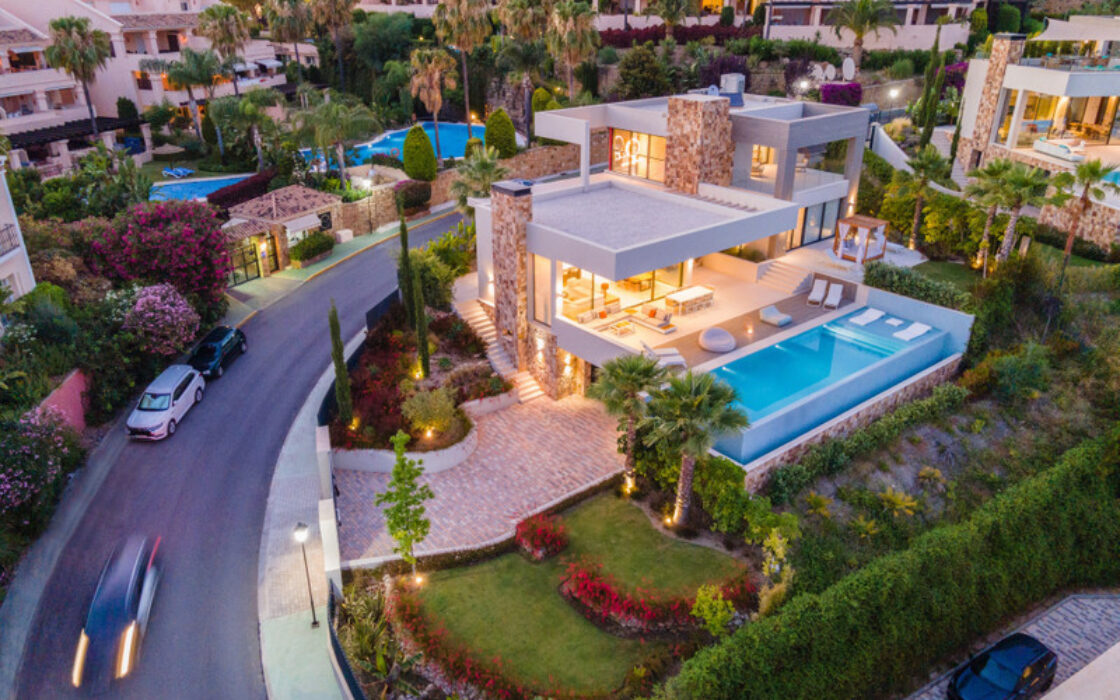 Роскошная вилла в Нуэва Андалусия, 592 кв.м, с террасой