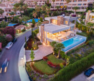 Роскошная вилла в Нуэва Андалусия, 592 кв.м, с террасой