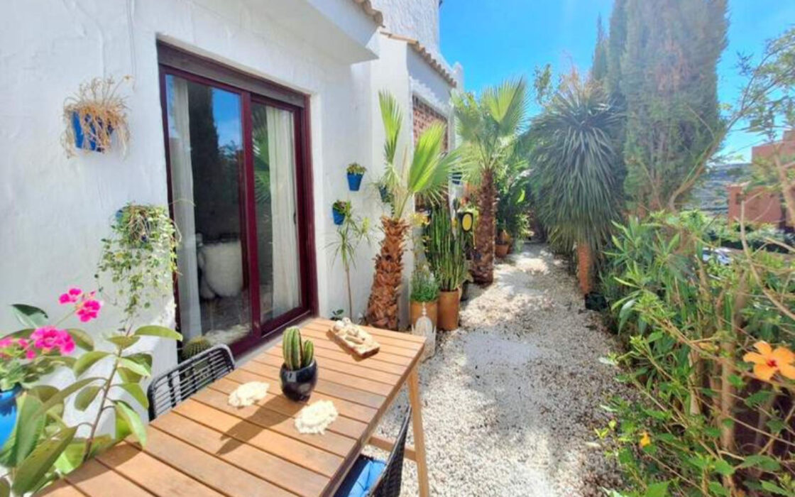 Квартира с садом и южной ориентацией в Касаресе 136 кв.м