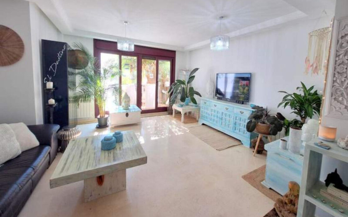 Квартира с садом и южной ориентацией в Касаресе 136 кв.м