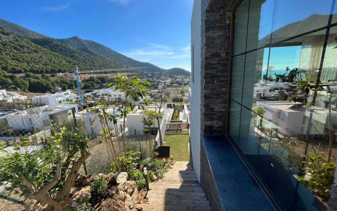 Вилла с террасой в Михасе, 254 кв.м, у моря